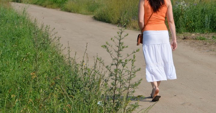 zielone male kulki w kupce niemowlaka pampers